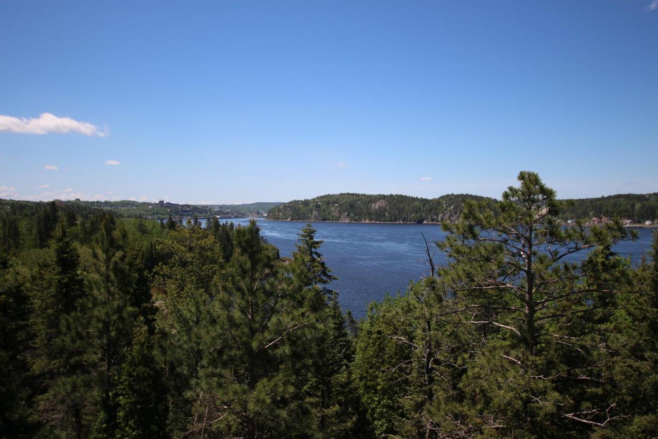 Gite Du Haut Des Arbres Saguenay Exterior photo